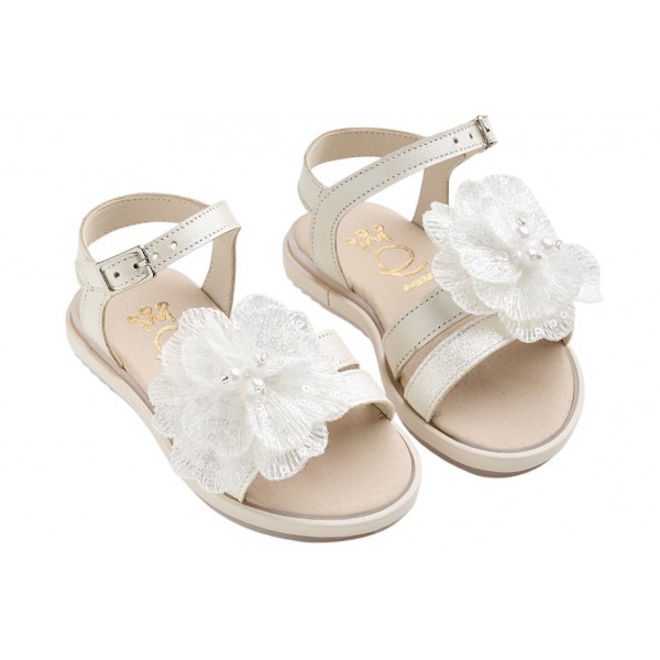 Βαπτιστικά Πέδιλα Για Κορίτσι Everkid K643A Εκρού Με Λευκό Glitter Και Κεντημένο Λουλούδι